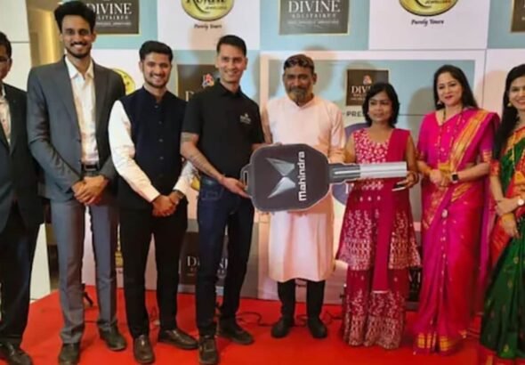 मुफ्त की XUV700 लेना पड़ा भारी! ज्वेलर्स के लकी ड्रॉ के चक्कर में नप गईं IAS अफसर, आखिर गलती क्या थी?