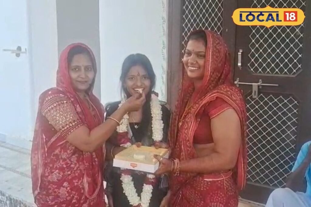 बेटिया मचा रहीं धूम... पुष्कर की अक्षरा बनी मेहनत की मिसाल, 95% अंक लाकर बनीं टॉपर