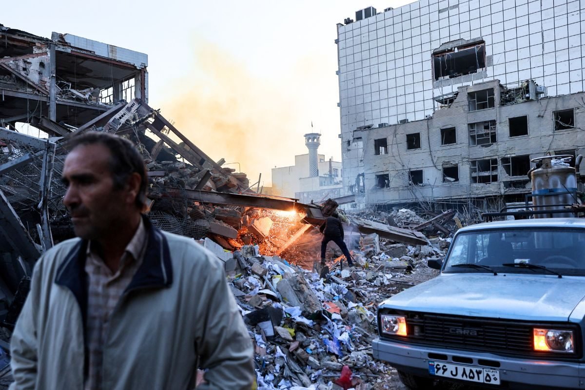 'करे इजरायल-अमेर‍िका, भुगते भारत', ब्रह्मा चेलानी ने ईरान जंग में होने वाले नुकसान ग‍िनाए, बोले-चीन मौज में