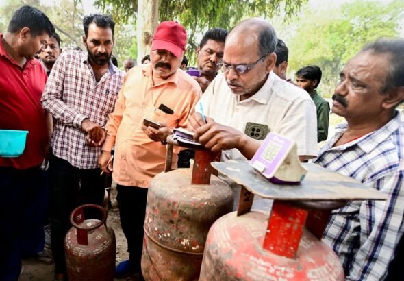 गैस खत्‍म होने का डर घटा, ड‍िल‍ीवरी नॉर्मल... LPG स‍िलेंडर सप्‍लाई पर सरकार ने आज क्‍या बताया