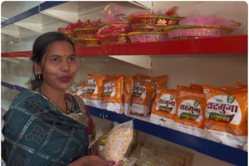 पीएम मोदी के विजन से गांव की महिलाएं हुईं आत्मनिर्भर! खुद का बिजनेस कर कमा रहीं लाखों रुपए