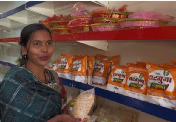 पीएम मोदी के विजन से गांव की महिलाएं हुईं आत्मनिर्भर! खुद का बिजनेस कर कमा रहीं लाखों रुपए