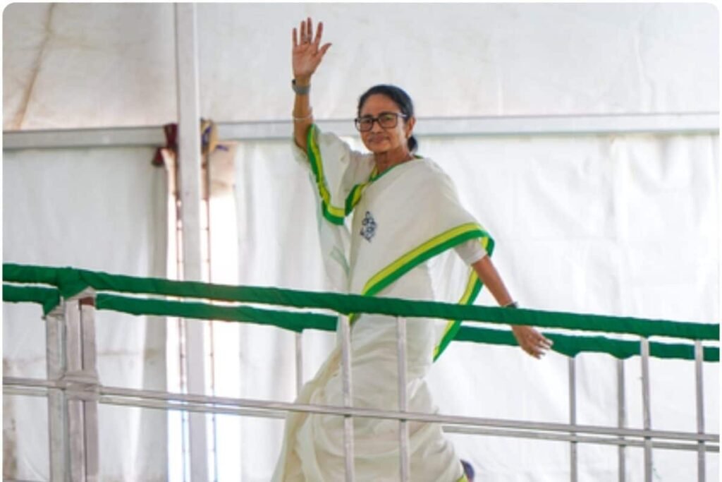 आसमान में 1 घंटे तक चक्कर काटती रही CM ममता बनर्जी की फ्लाइट, भारी बारिश और तेज हवाओं ने बढ़ाई टेंशन