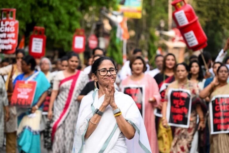 West Bengal Election Live: चुनाव आयोग ने 5 डीआईजी का किया तबादला, TMC उम्मीदवार को झेलना पड़ा विरोध
