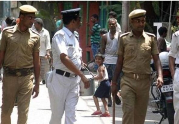 184 पुलिस अफसरों का रातोंरात ट्रांसफर, 83 बीडीओ भी इधर से उधर, चुनाव आयोग ने उड़ाई ममता बनर्जी की नींद