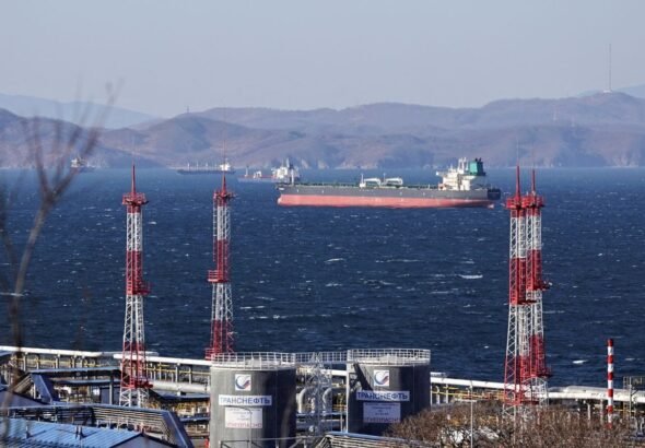 रूसी तेल पर पहले द‍िखाई अकड़, अब होर्मुज पर गर्दन फंसी तो भारत-भारत च‍िल्‍लाने लगी दुन‍िया