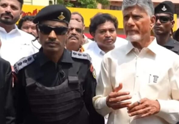 चंद्रबाबू नायडू के जन्मदिन कार्यक्रम में अचानक बेहोश हुआ NSG कमांडो, मची अफरातफरी