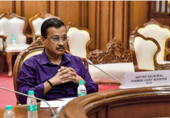 अन्ना आंदोलन से जन्मी AAP में भगदड़, भंवर में फंसी केजरीवाल की नाव, अब 'संजय' से पार्टी में महाभारत का सुनेंगे हाल