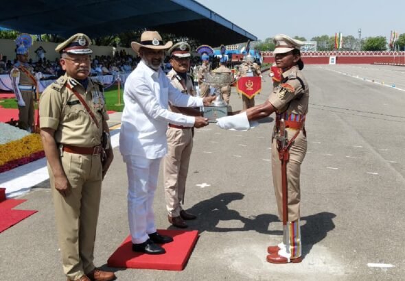 देश के गद्दारों हो जाओ खबरदार! CRPF के 46 नए कमांडरों ने भर दी हुंकार, ‘टेक-योद्धा’ भी हैं तैयार