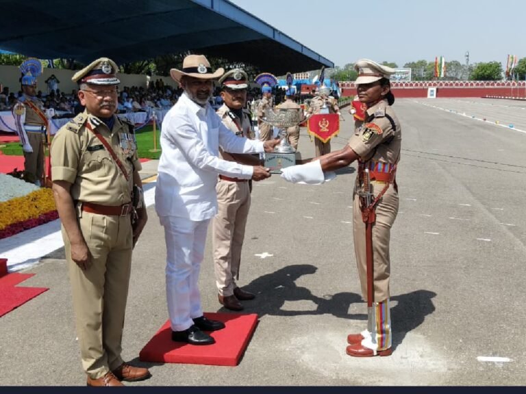 देश के गद्दारों हो जाओ खबरदार! CRPF के 46 नए कमांडरों ने भर दी हुंकार, ‘टेक-योद्धा’ भी हैं तैयार