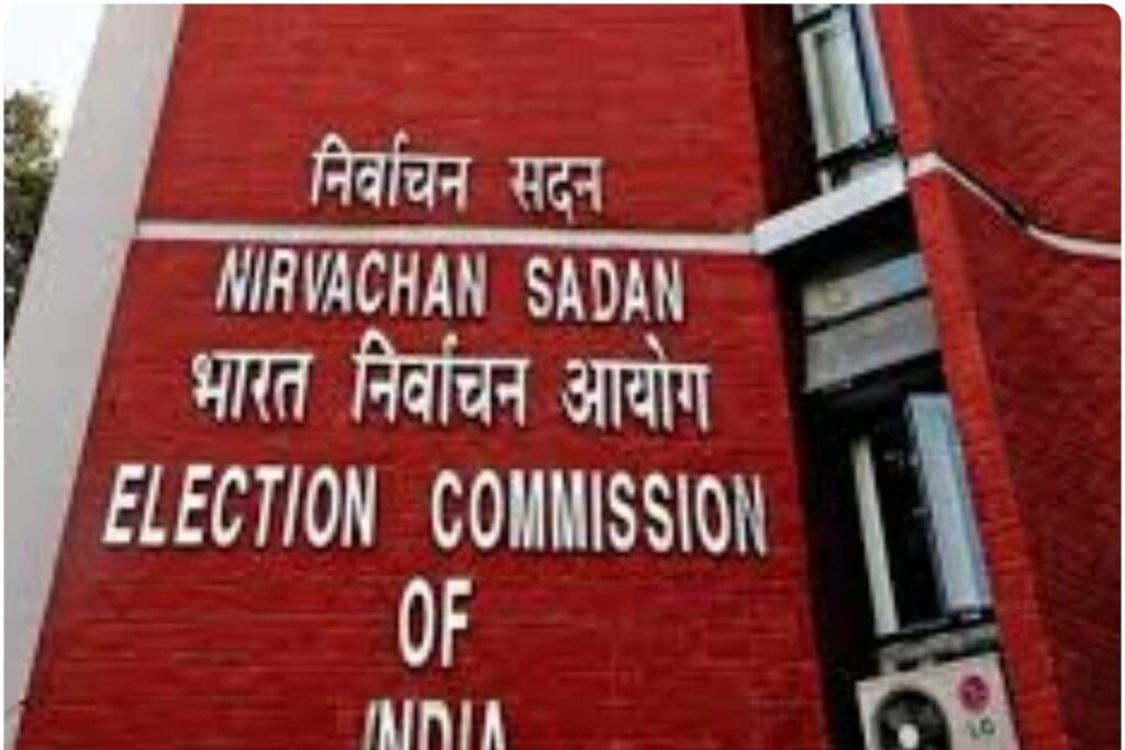 पश्चिम बंगाल में चुनाव आयोग का एक्शन, TMC का प्रचार करने वाले तीन BLO सस्पेंड, विधाननगर पुलिस कमिश्नर पर भी गिरी गाज