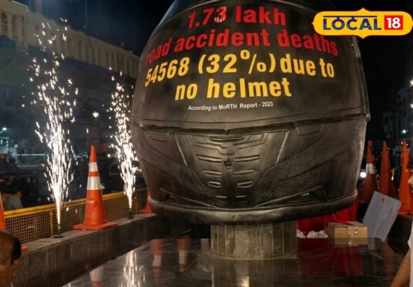 Hyderabad: पुलिस का 'बाहुबली' स्टाइल! तारनाका जंक्शन पर सजा विशाल हेलमेट, चालान से नहीं अब आंकड़ों से डरेंगे वाहन चालक