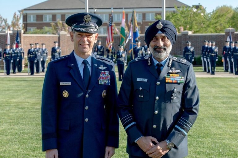 F-15EX फाइटर जेट में IAF चीफ ए पी सिंह ने भरी उड़ान, क्या भारत खरीदने वाला है यह शिकारी विमान?