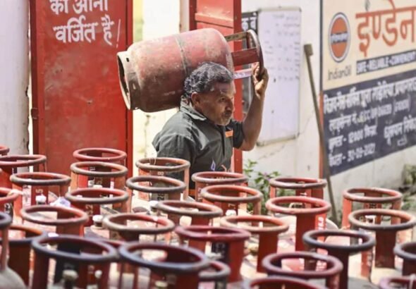 LPG Price: भारत के किस शहर में मिलता है सबसे सस्‍ता एलपीजी सिलेंडर? कमर्शियल गैस का भाव भी जान लें
