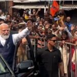 'मानव दीवार' देखकर हैरान रह गए PM मोदी, बिना किसी प्लान के 8 KM का मेगा रोड शो, विरोधियों के छूटे पसीने