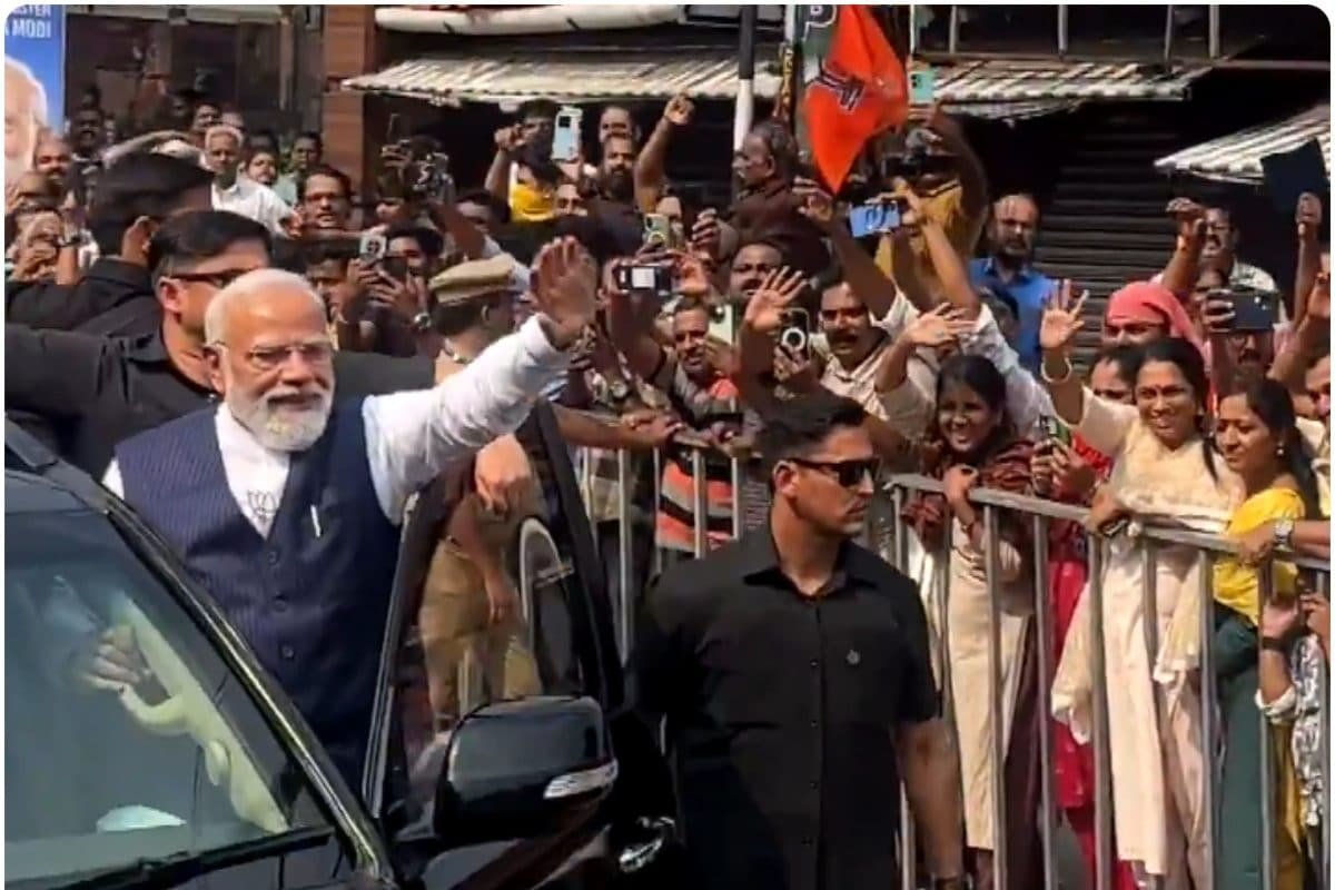 'मानव दीवार' देखकर हैरान रह गए PM मोदी, बिना किसी प्लान के 8 KM का मेगा रोड शो, विरोधियों के छूटे पसीने