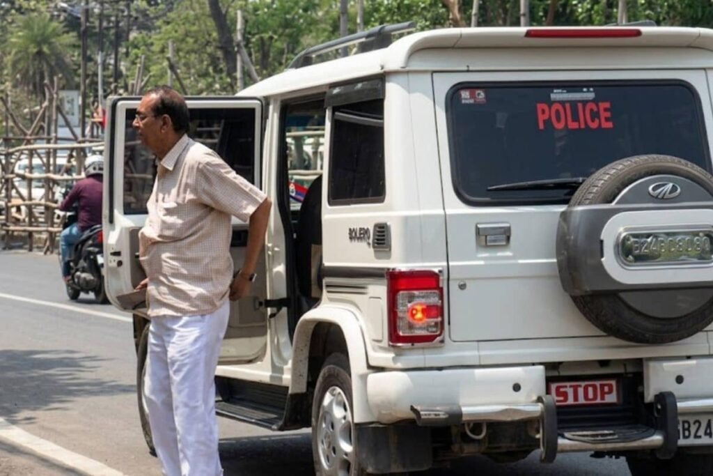 TMC नेता की जी हुजूरी पुलिस को पड़ी भारी, सरकारी गाड़ी में बैठाकर नामाकन करने ले गए, ECI ने अकल लगा दी ठिकाने