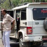 TMC नेता की जी हुजूरी पुलिस को पड़ी भारी, सरकारी गाड़ी में बैठाकर नामाकन करने ले गए, ECI ने अकल लगा दी ठिकाने