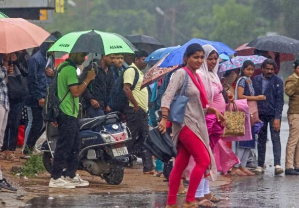70KM की रफ्तार से आंधी, दिल्ली-UP से बिहार तक पलटेगा मौसम, 4 दिनों तक 16 राज्यों में बारिश, IMD का अलर्ट