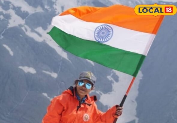 हौसला ऐसा कि हिमालय झुक जाए! जिस दिव्यांग शिक्षिका को दुनिया दी ताने, उसने 20 हजार फीट चोटी पर गाड़ा तिरंगा