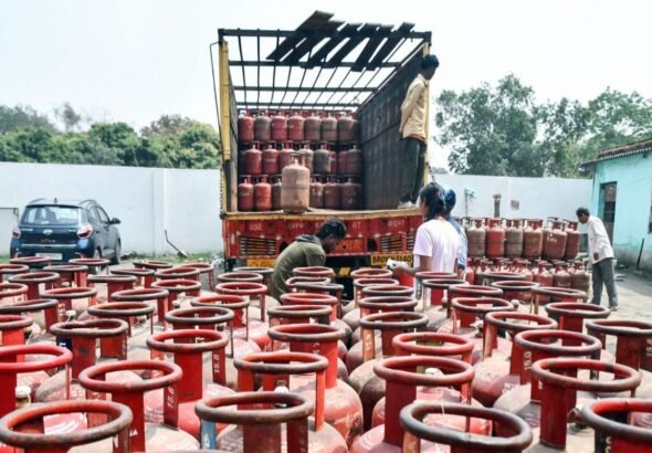 LPG Price Hike : चुनाव खत्‍म होते ही बड़ा झटका! 1000 रुपये बढ़े एलपीजी सिलेंडर के दाम, आज से ही नया रेट