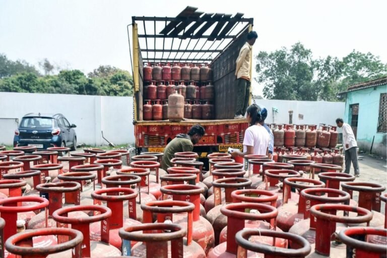 LPG Price Hike : चुनाव खत्‍म होते ही बड़ा झटका! 1000 रुपये बढ़े एलपीजी सिलेंडर के दाम, आज से ही नया रेट