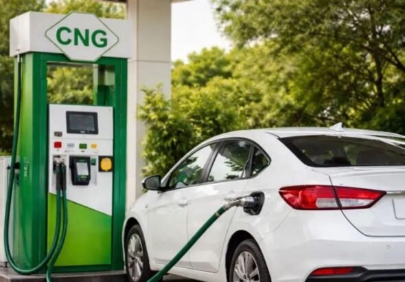 CNG Price Hike: पेट्रोल-डीजल के बाद अब सीएनजी की मार, दिल्ली में 2 रुपये किलो महंगी हो गई गैस