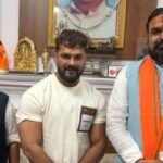 खेसारी लाल की नितिन नवीन और सम्राट चौधरी से मुलाकात ने बढ़ाई सियासी हलचल, क्या यूपी चुनाव से पहले बदलेंगे पाला?